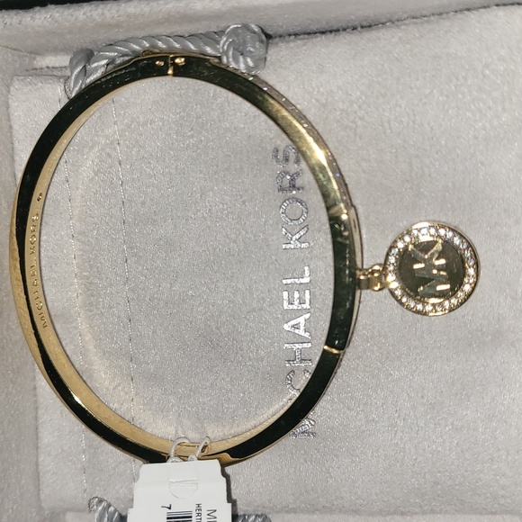 MICHAEL KORS GOLD-TONE PLATED STAINLESS STEEL PAVÉ HINGED BANGLE BRACELET - Picture 3 of 6